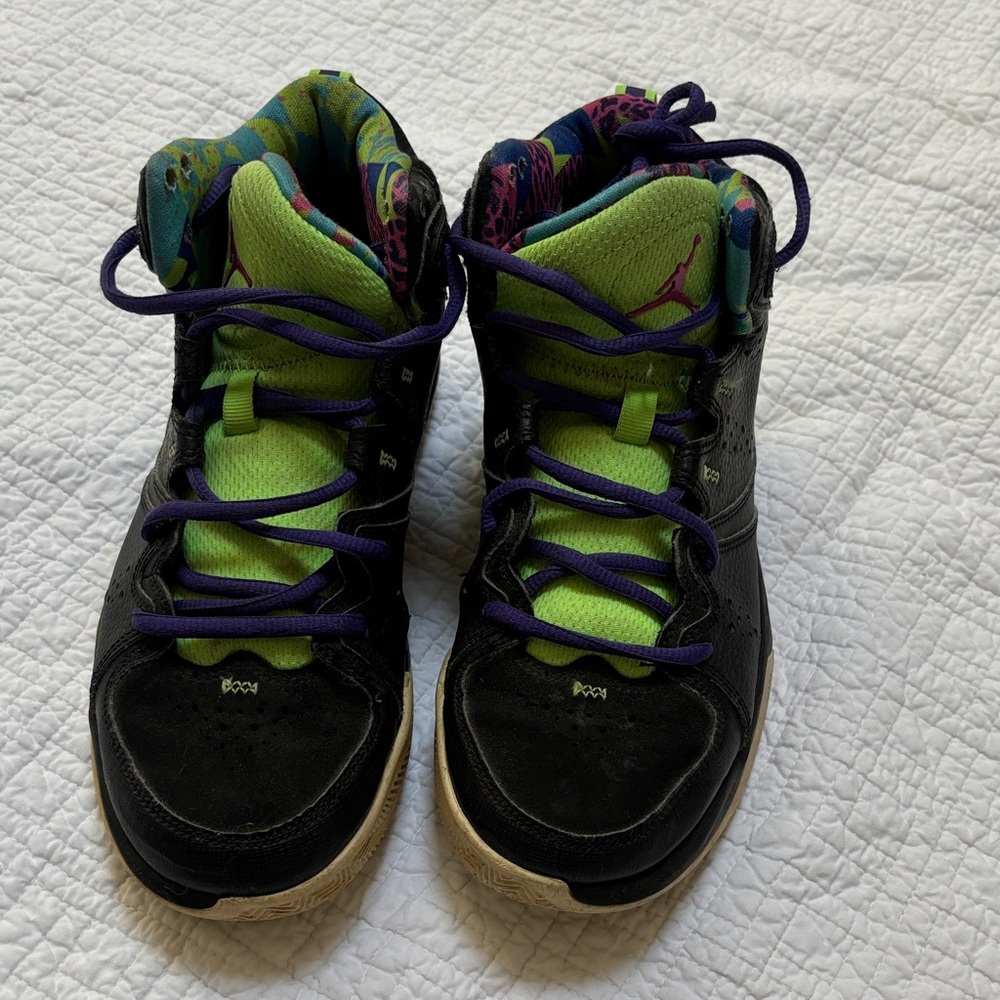 Jordan Kids Black and Green Sneakers